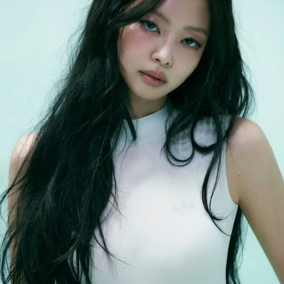 제니 아디다스 협업 컬렉션